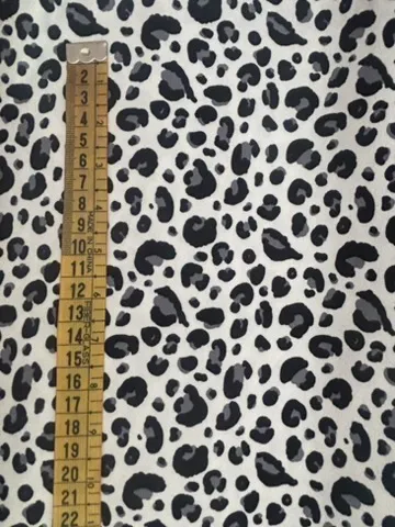 Print blanco y gris