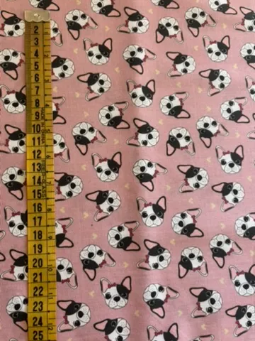 Perritos en fondo rosa