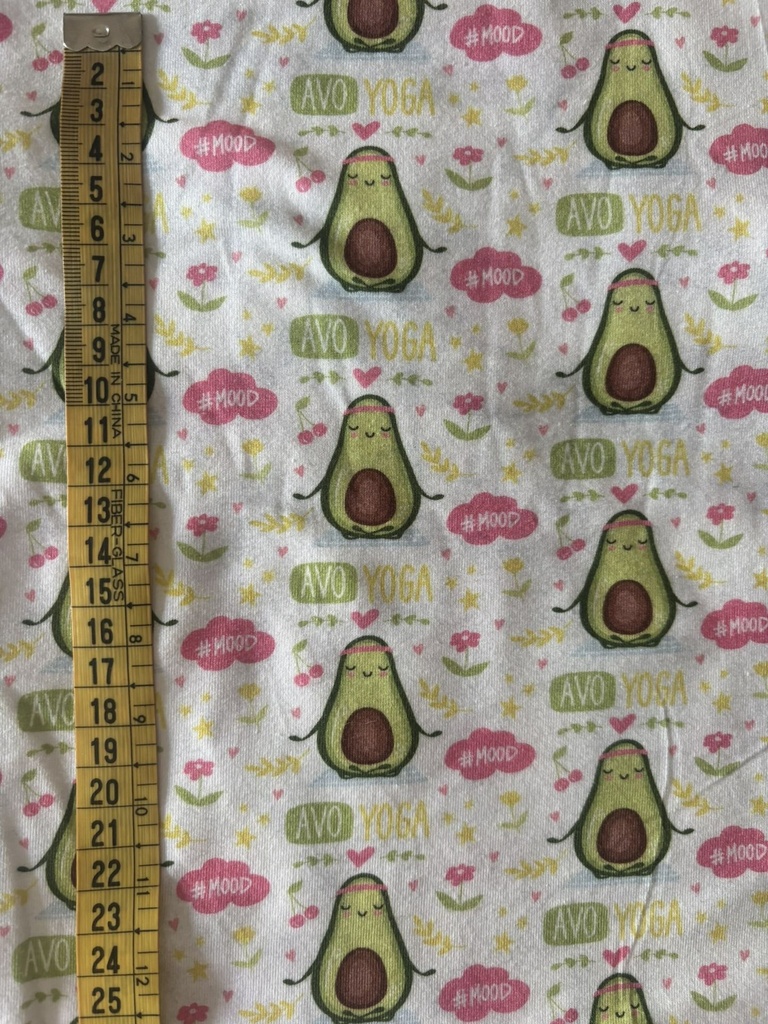Aguacates haciendo yoga