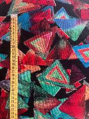 Triángulos geométricos colores