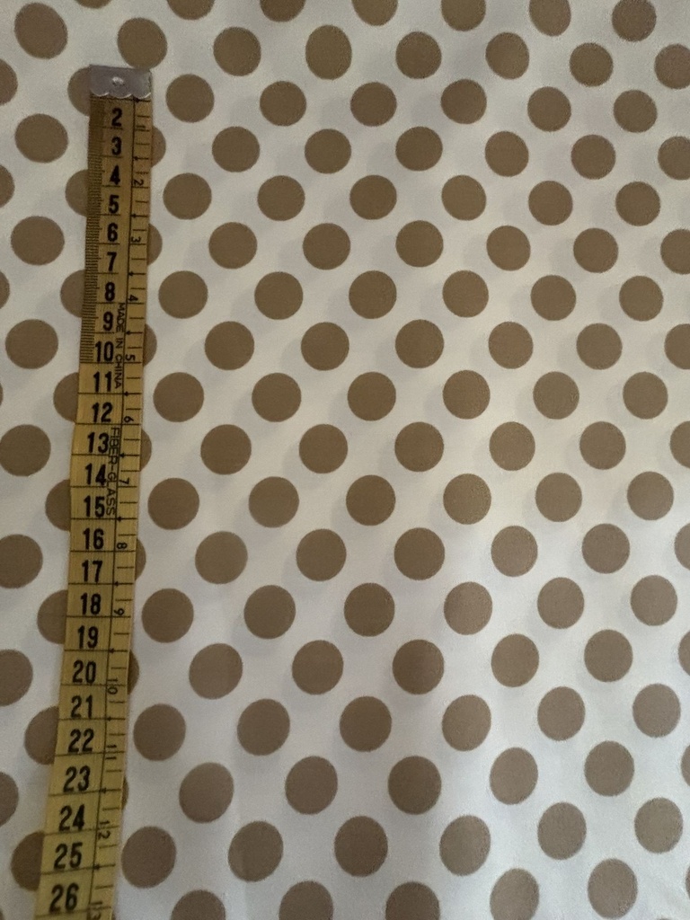 Lunares 1,5cm beige fondo blanco