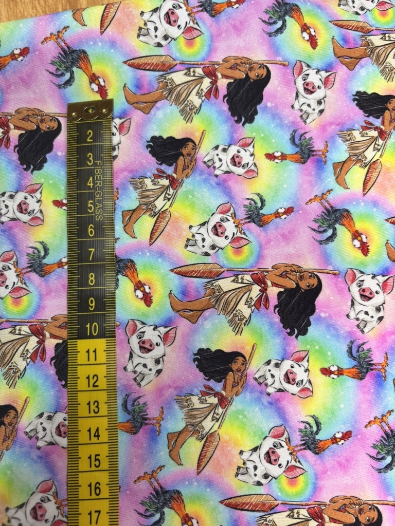 Vaiana fondo arcoiris