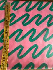 Raya verde fondo rosa Nerida Hansen