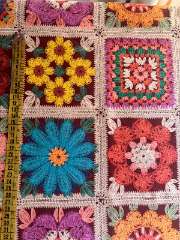 Dibujo Granny colores fuertes